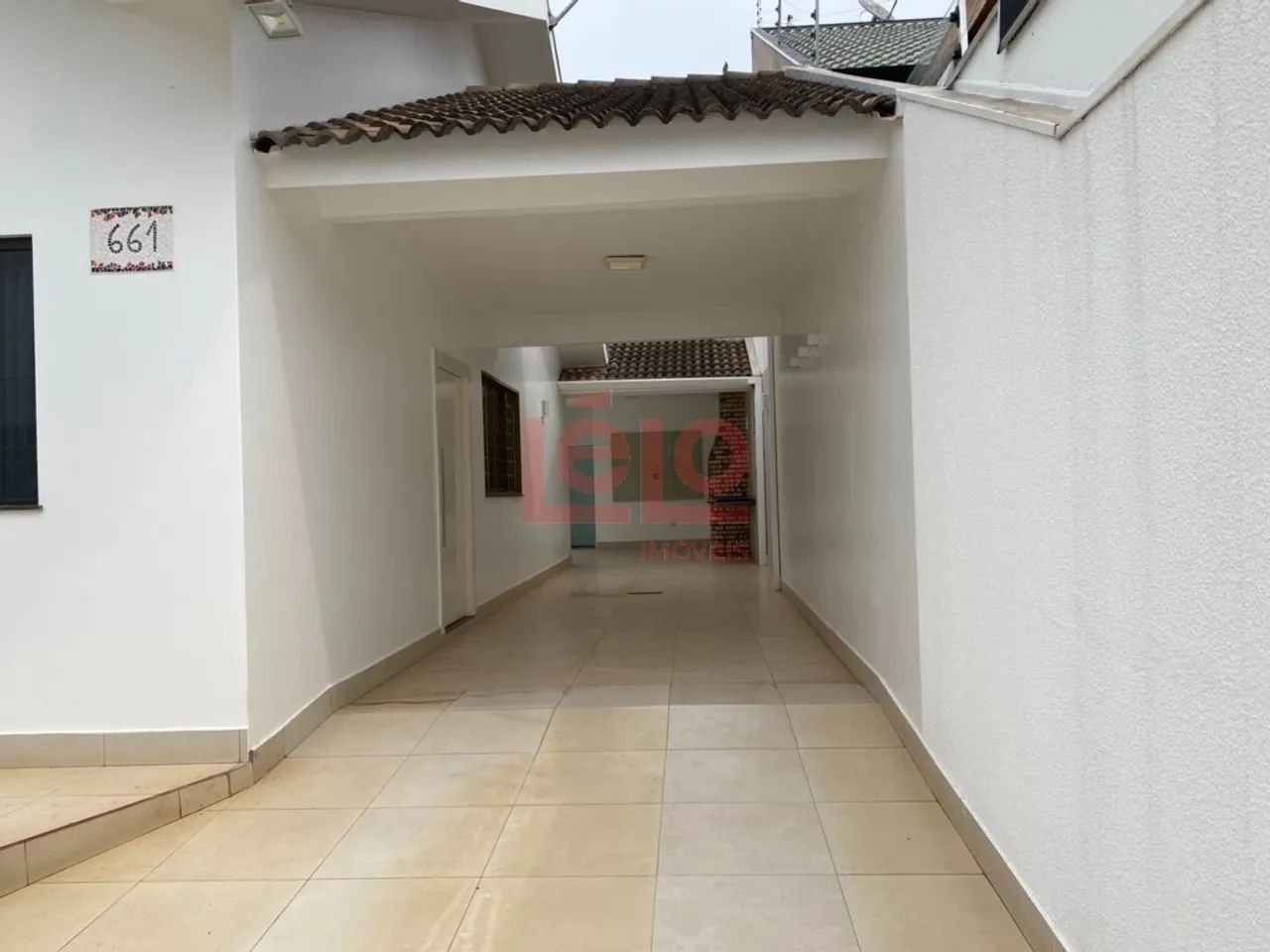 Casa semimobiliada de 3 quartos para alugar no Jardim Paris em Maringá com piscina e suíte - Foto 4