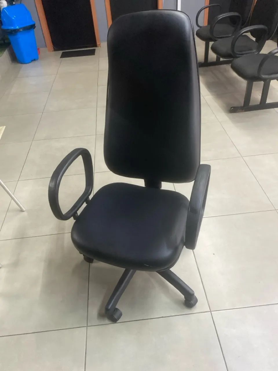 Cadeira escritório giratória 