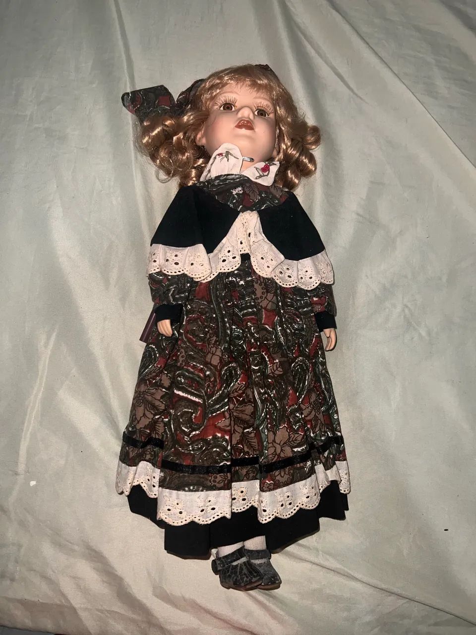 Boneca de porcelana 
