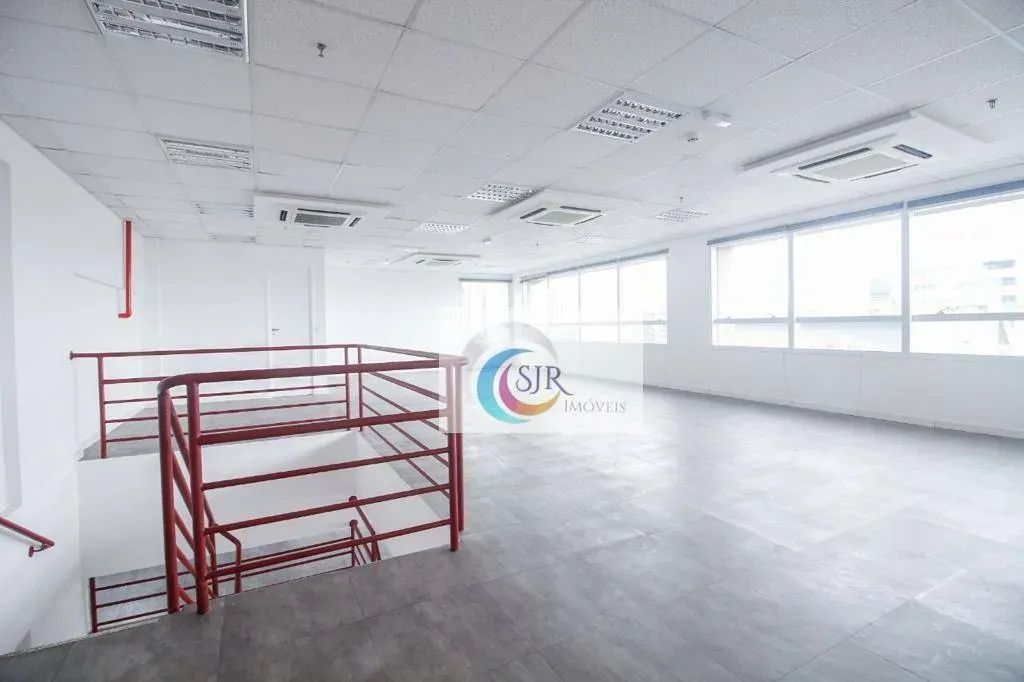 Conjunto para alugar, 239 m² com 6 vagas de garagem.