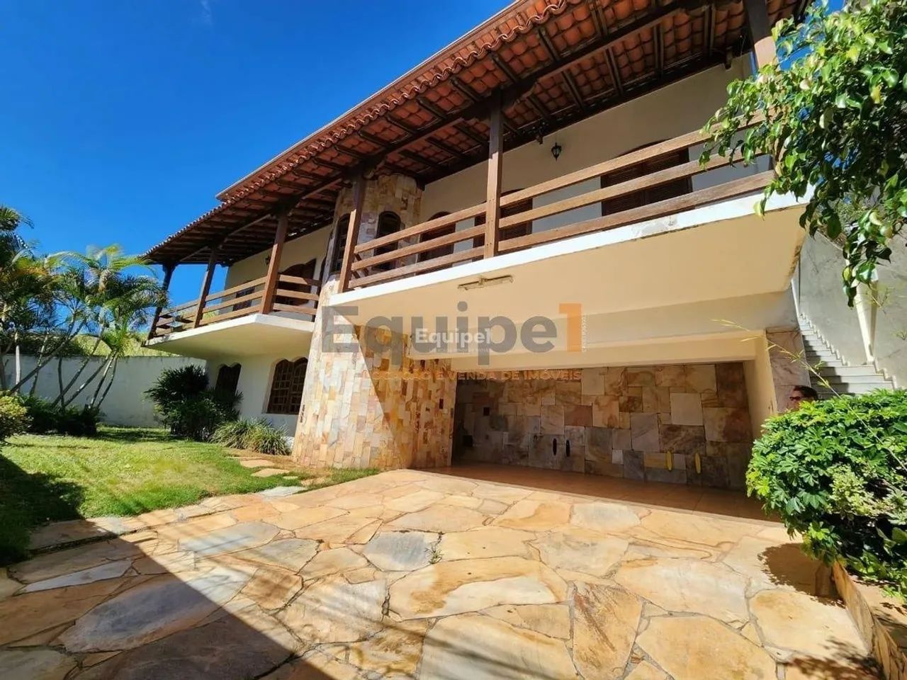 Casa com 5 Quartos no Santa Lúcia!