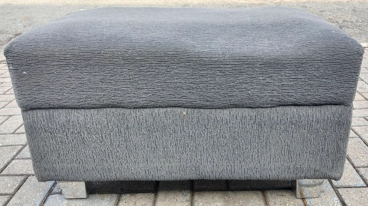 Pufe Retangular Cinza Texturizado (80x50x47 cm) - Sem Rasgos
