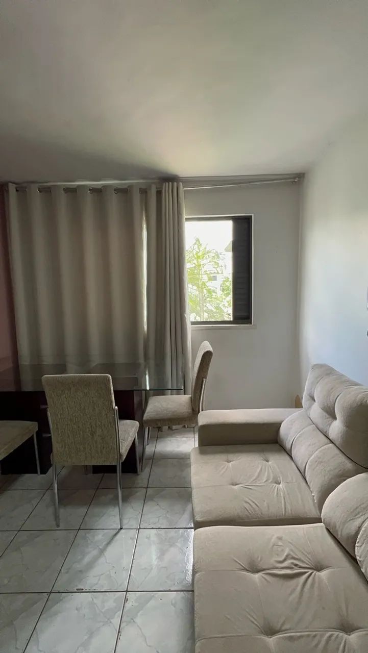 Mesa 6 lugares com 5 cadeiras