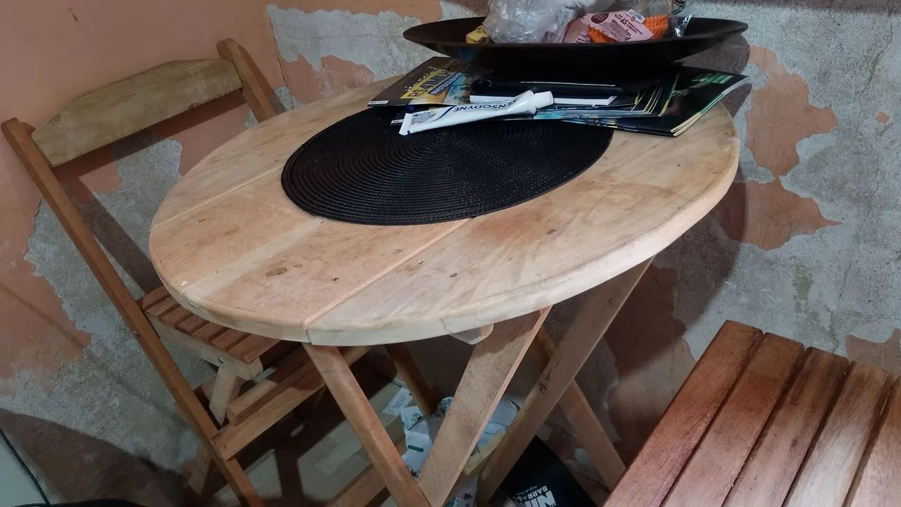 Vendo mesa topo de conveniência com 2 cadeiras. - Foto 2