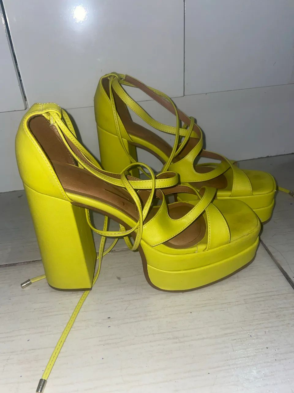 Salto vizzano amarelo - Foto 2