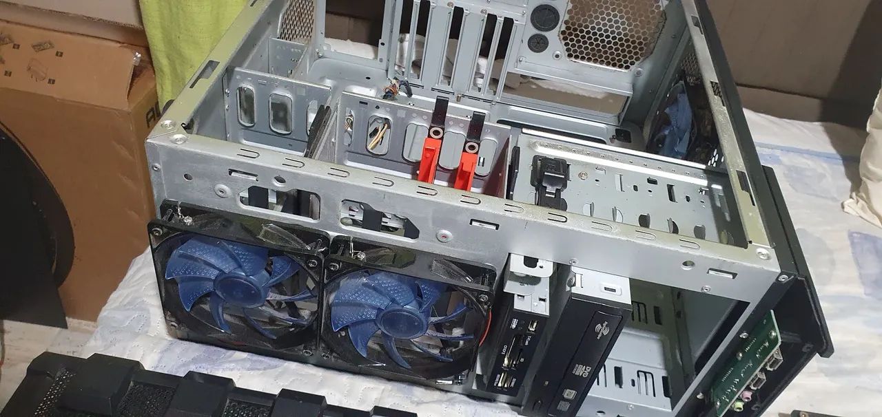 Gabinete cooler master - Foto 2