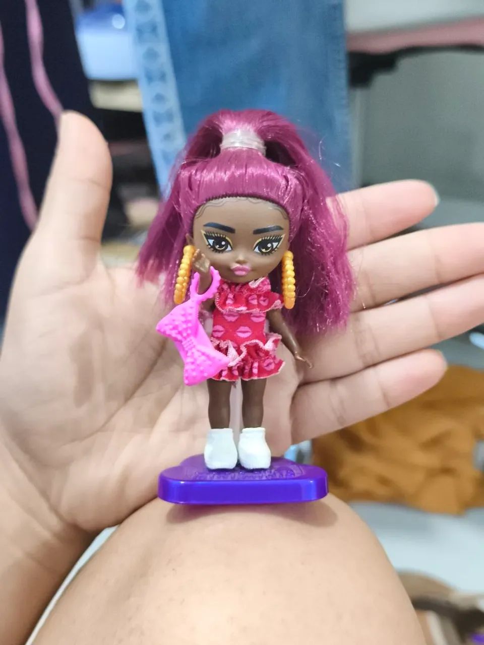 Barbie extra mini minis completa com suporte e acessorios - Foto 5