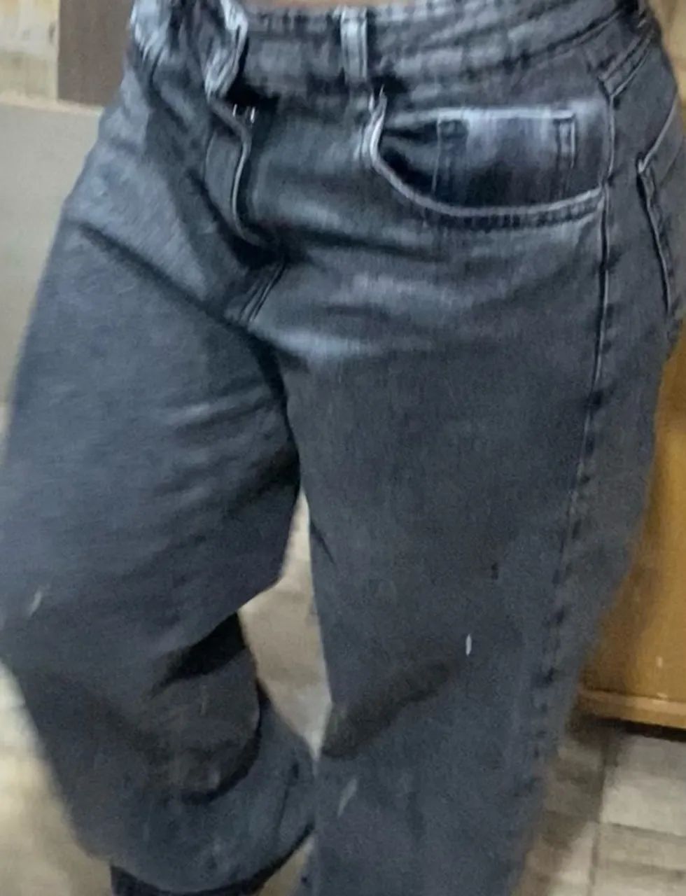 vendo calça jeans, de boa qualidade e semi nova  - Foto 2