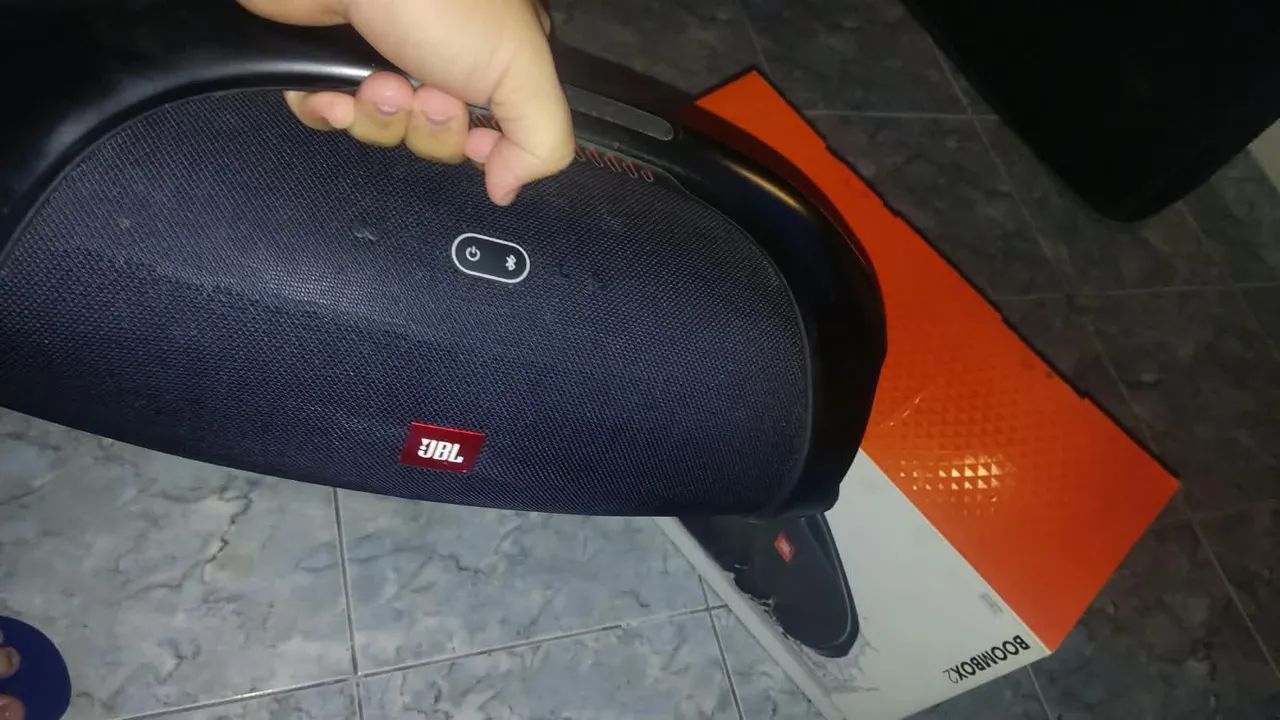Vendo JBL bombox 2 na caixa  zerada pouco uso 