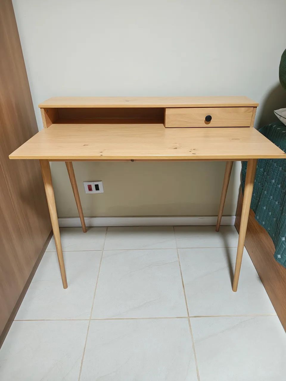 Mesa escrivaninha de madeira maciça 