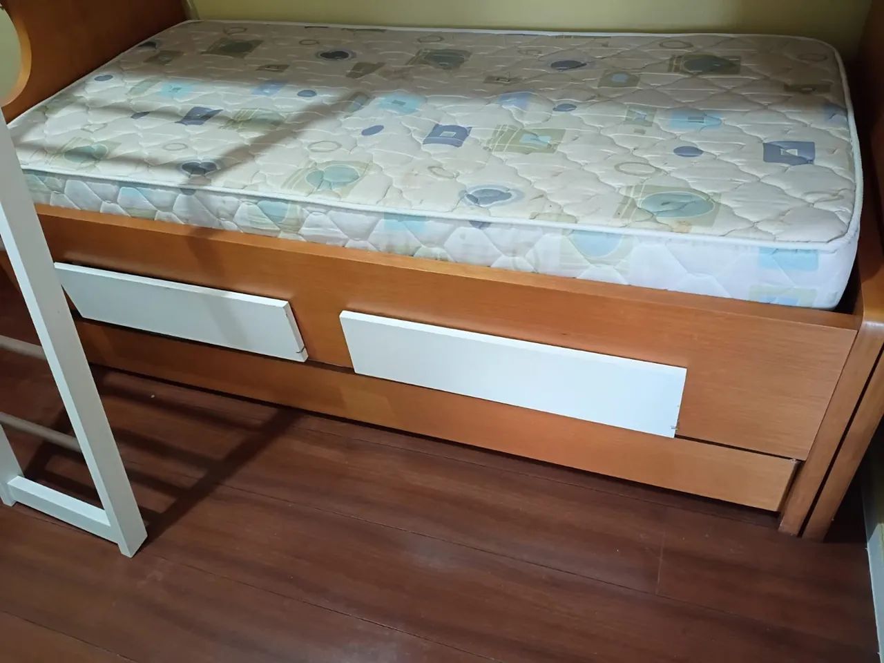 Beliche de madeira com 3 camas e 2 colchões | Design moderno - Foto 5
