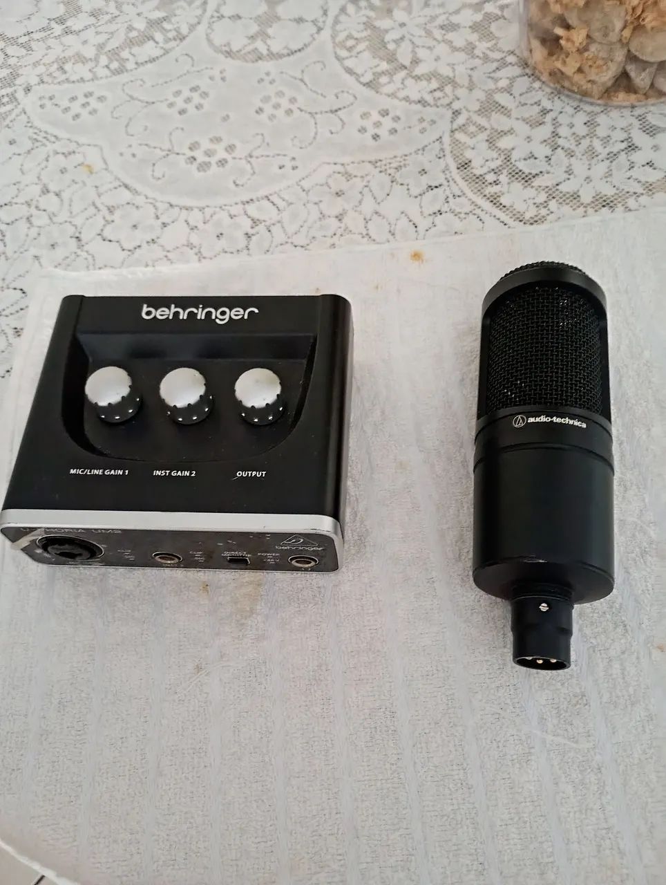 Microfone Audio Technica At 2020 + Behringer um2