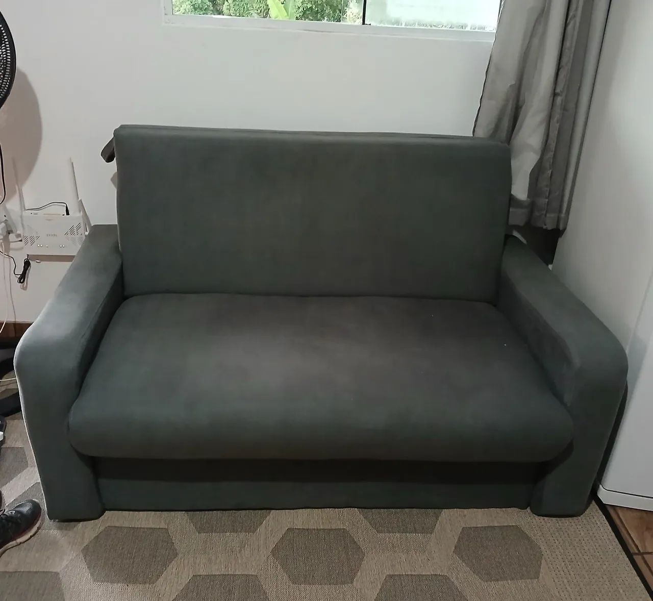 Sofá Cama com Baú  Semi Novo.