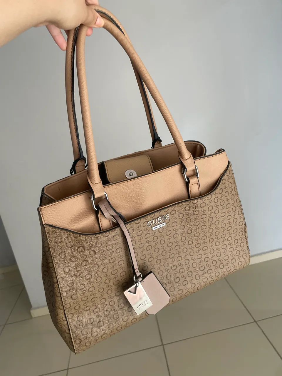 Vende-se bolsa GUESS, nova!! - Foto 3