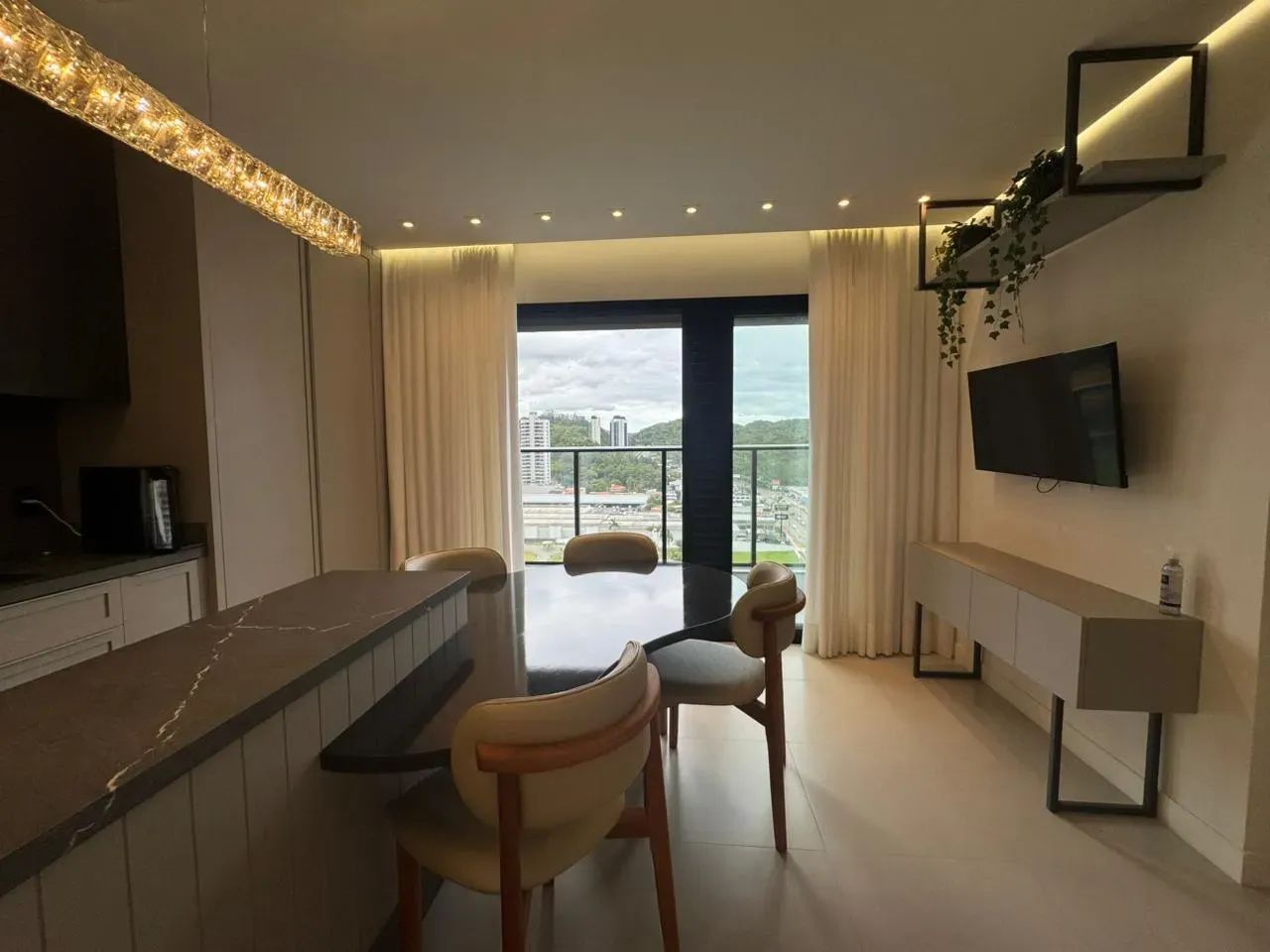 Locação anual - prédio novo na Praia Brava - Foto 2