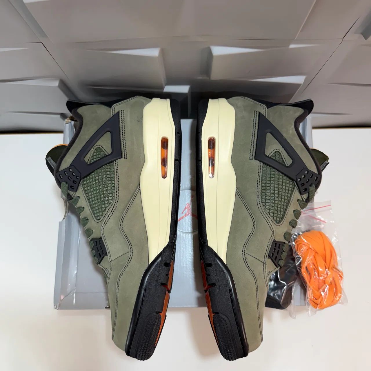 Air Jordan 4 Retro × Undefeated 43 - Foto 4