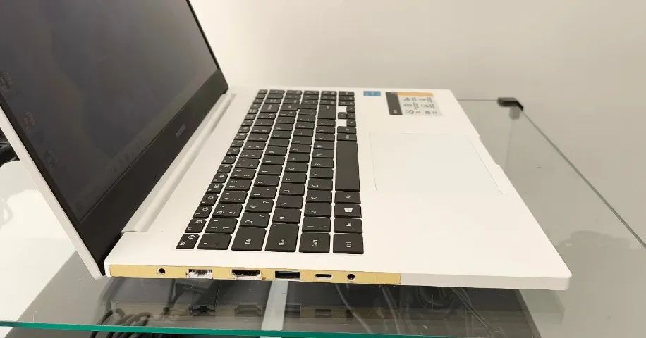 Notebook Samsung Book | Celeron 6305 | 8GB | 240GB SSD | UHD | 15.6" - Foto 4