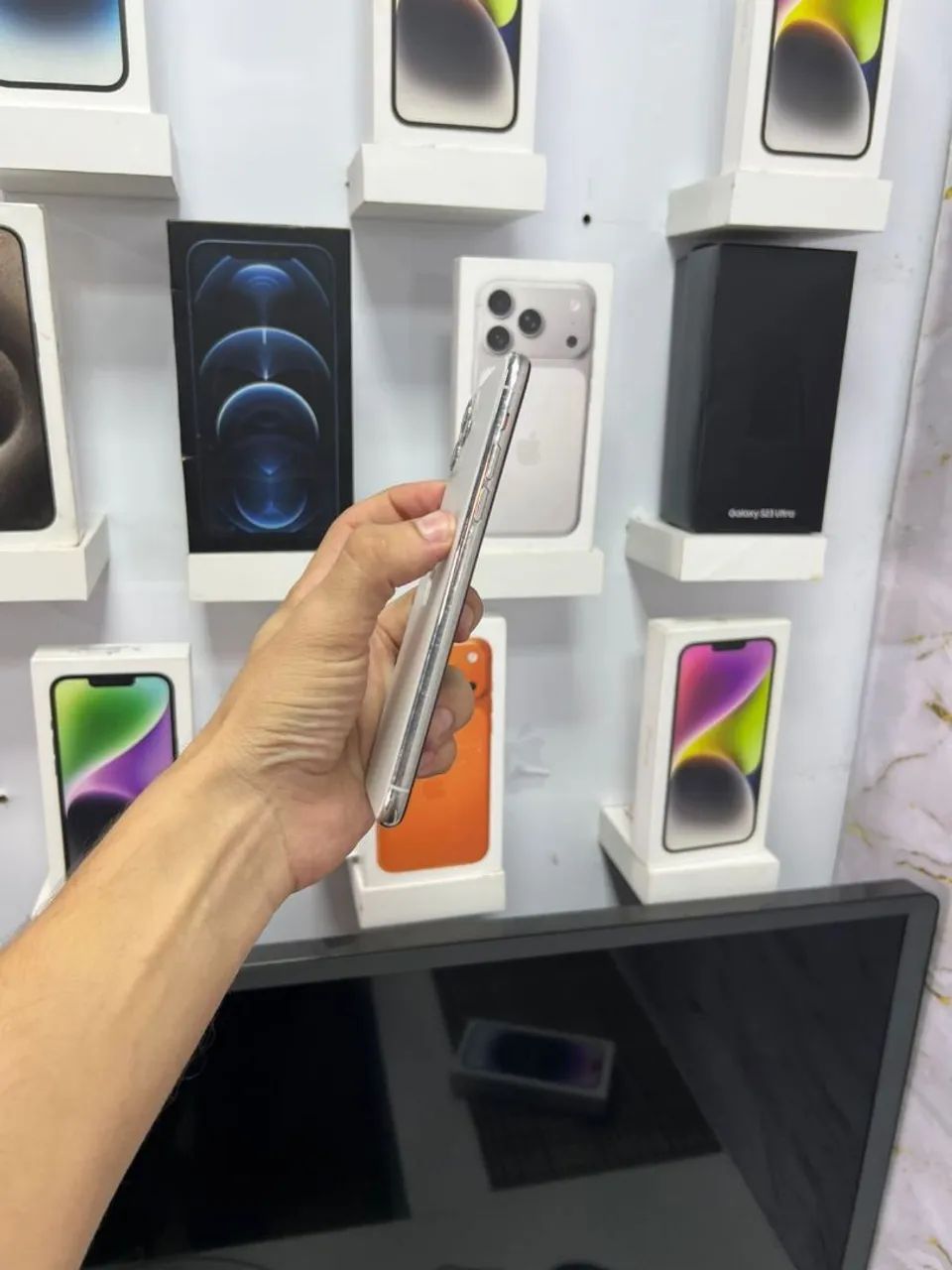 IPHONE 11 PRO MAX 64GB - Foto 2
