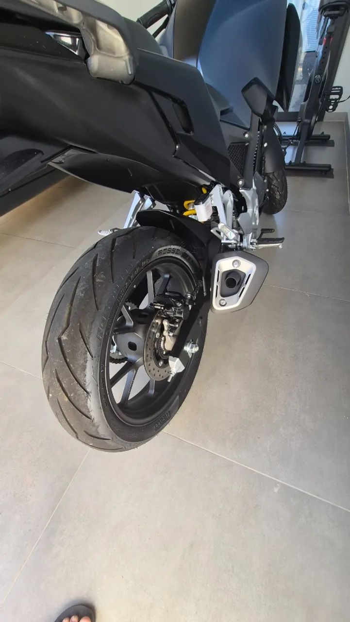 CB300F 2025 - Foto 3