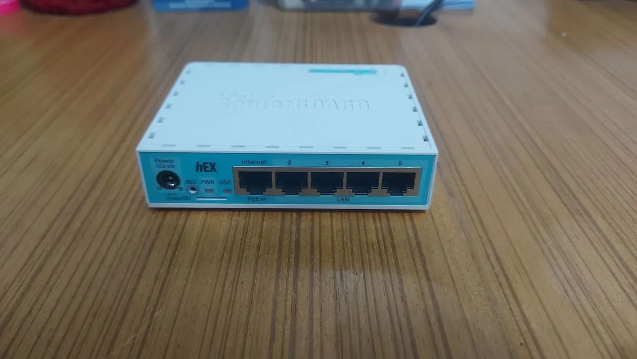 Roteador MikroTik RB750Gr3 (hEX)