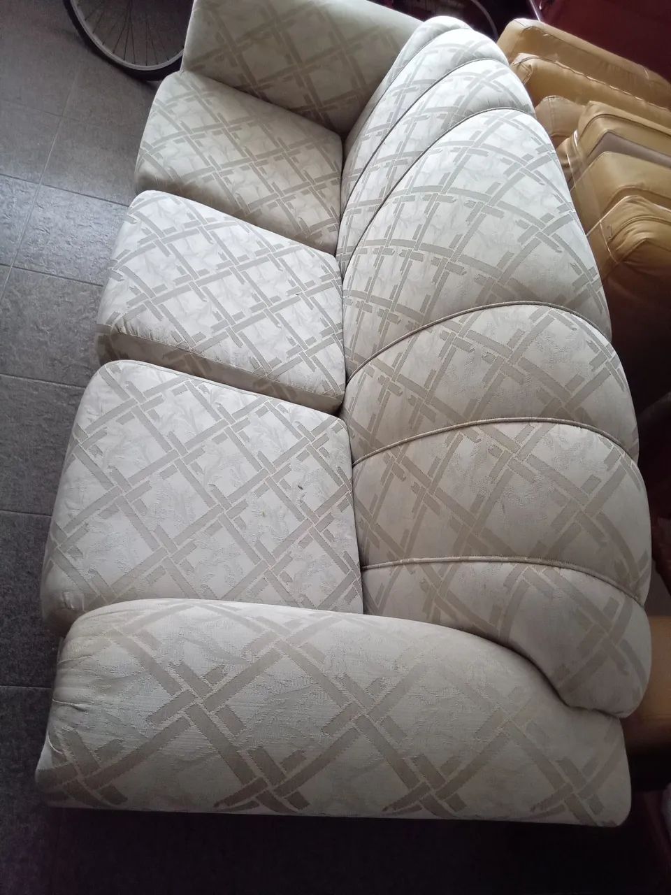 Sofá três lugares