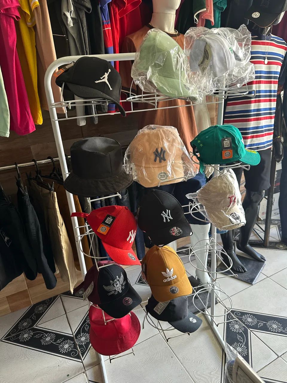 Expositor de bonés - Foto 3