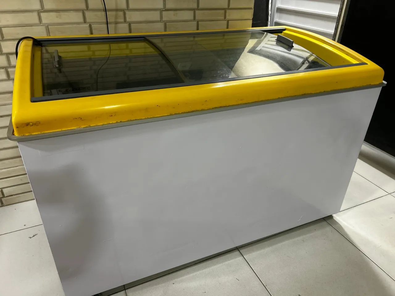 Freezer Tampa de vidro 450 litros. - Foto 3