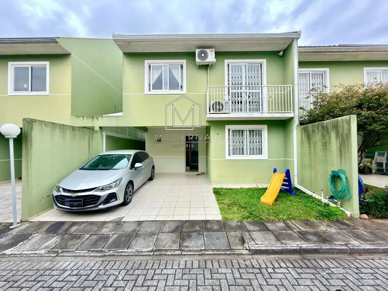 MOBILIADO COM 2 VAGAS PARALELAS