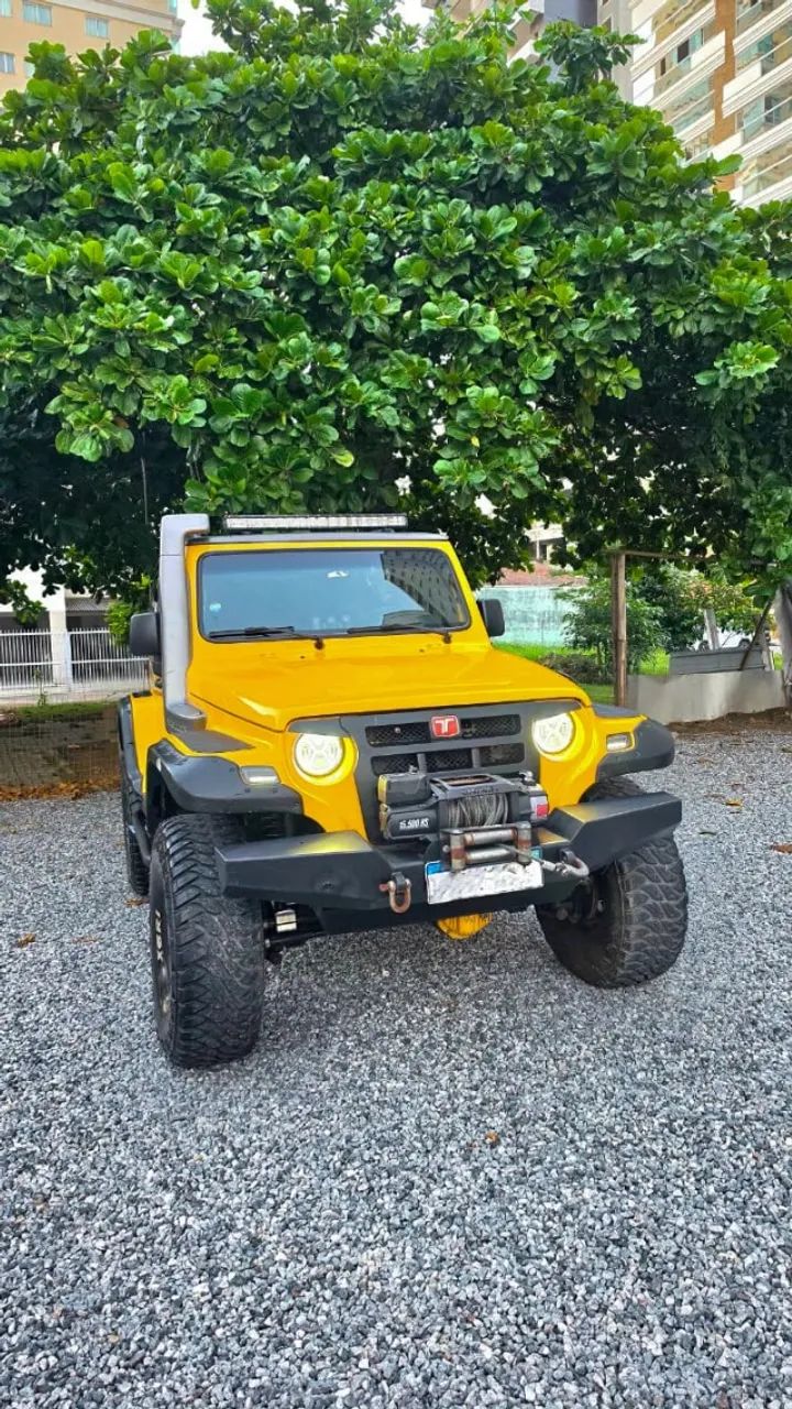 Troller T-4 2013