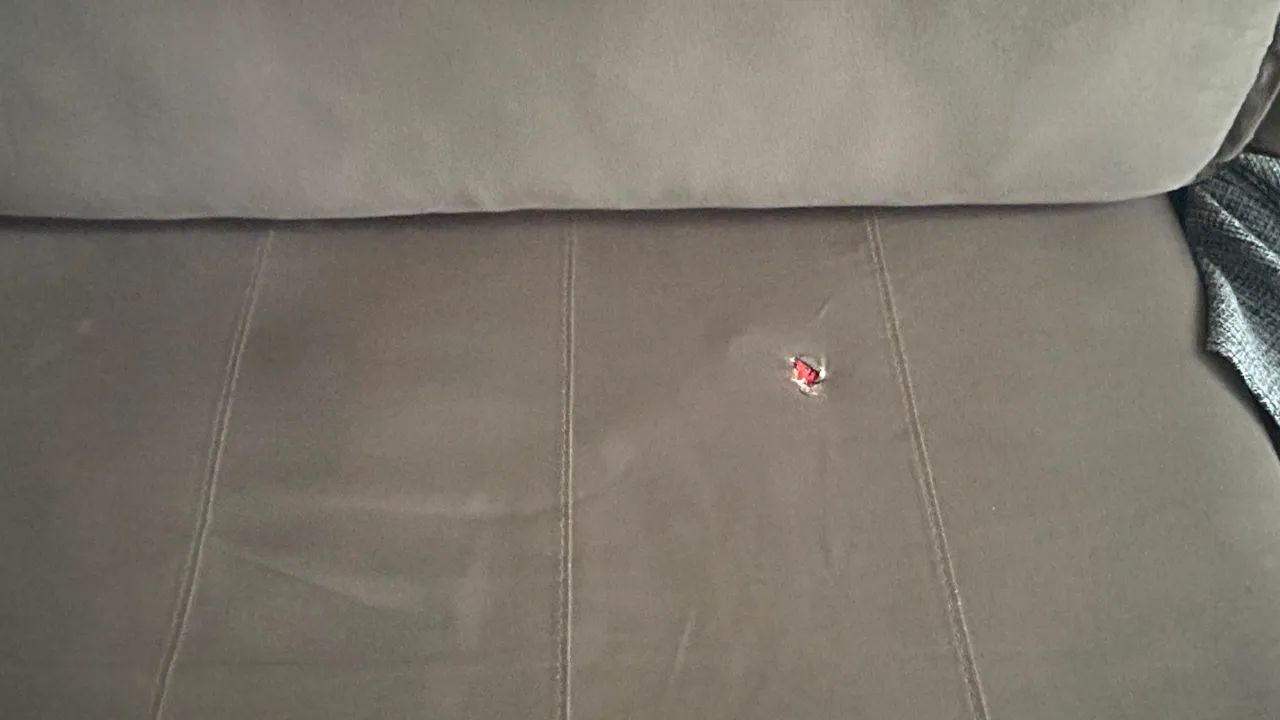 Sofá retrátil com 2,20 cm de comprimento com pequenas avarias - Foto 4