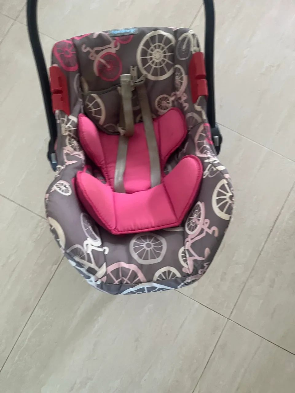 Vendo bebê conforto e cadeira de alimentação 