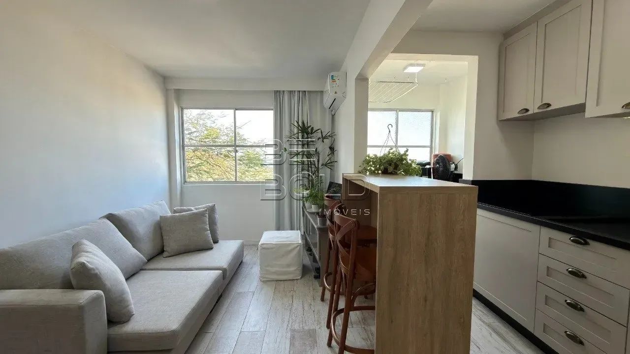 Apartamento mobiliado com 2 dormitórios em Coqueiros - Foto 2