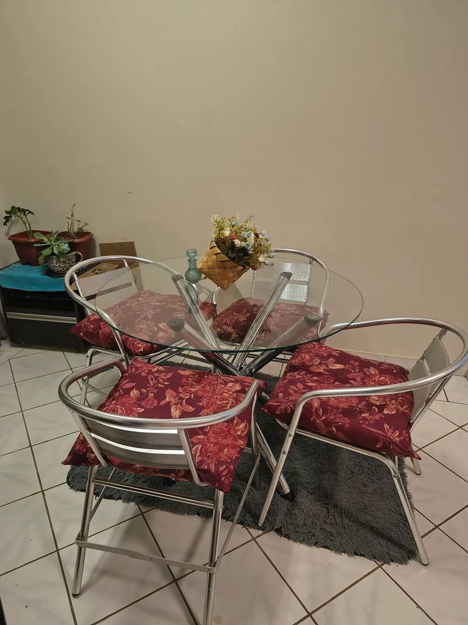 Mesa e cadeiras de jantar 