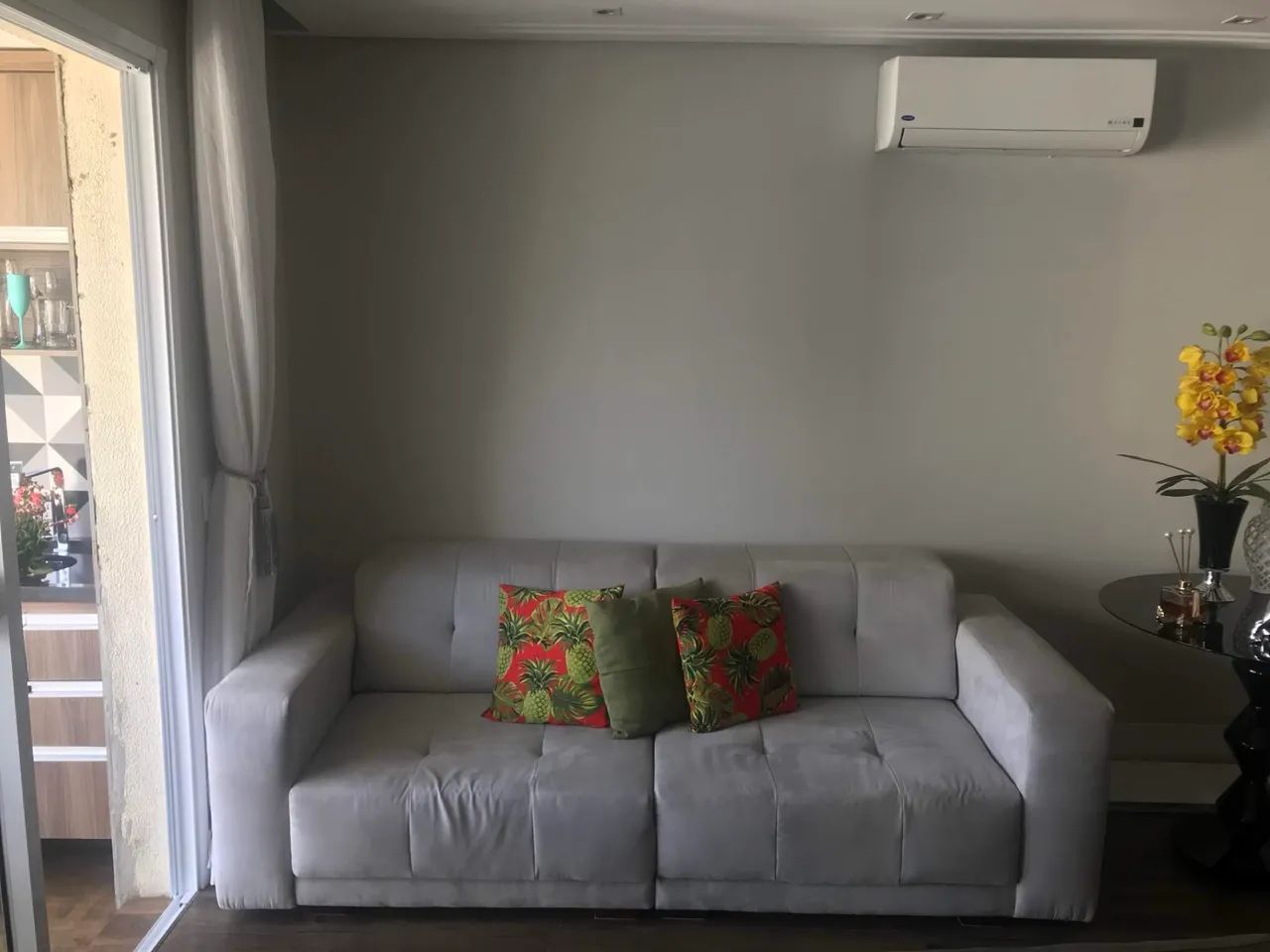 Sofá Fixo Cinza-Claro Suede - Excelente Estado!  - Foto 2