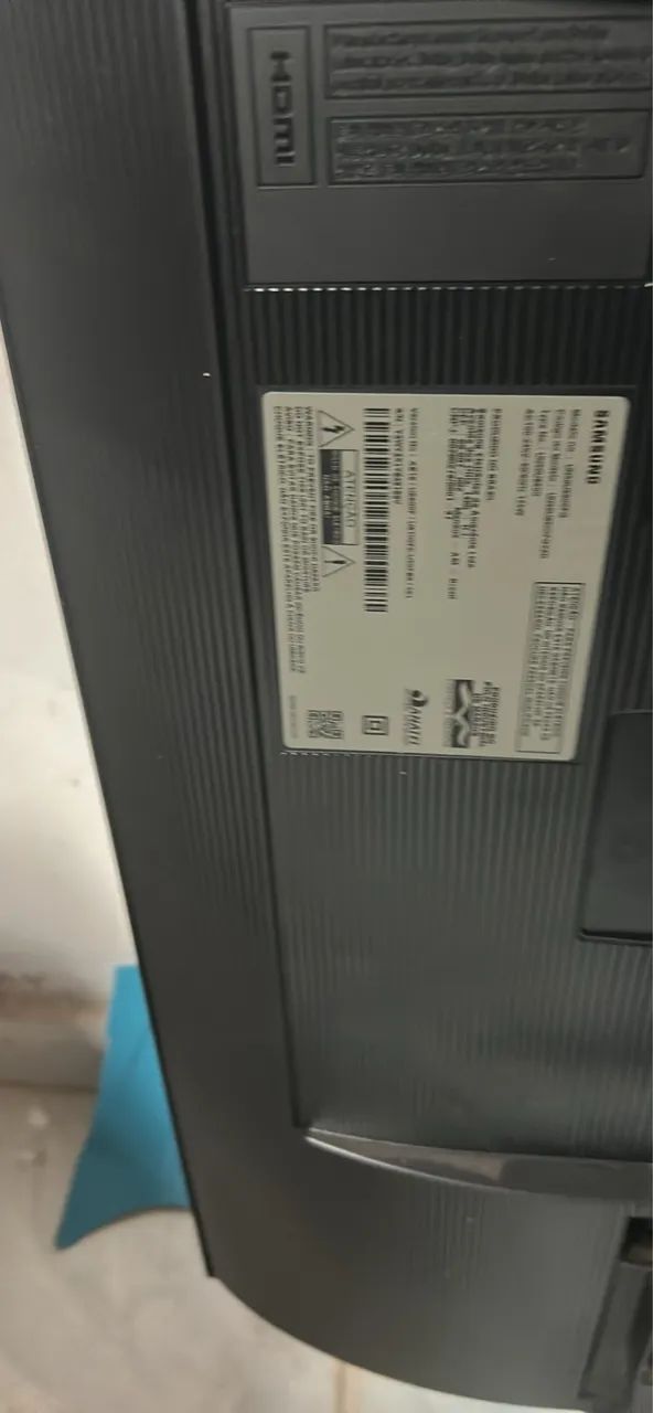 Tv Samsung 50 polegadas oito meses de uso com a tela quebrada vendo para retirar peças  - Foto 3