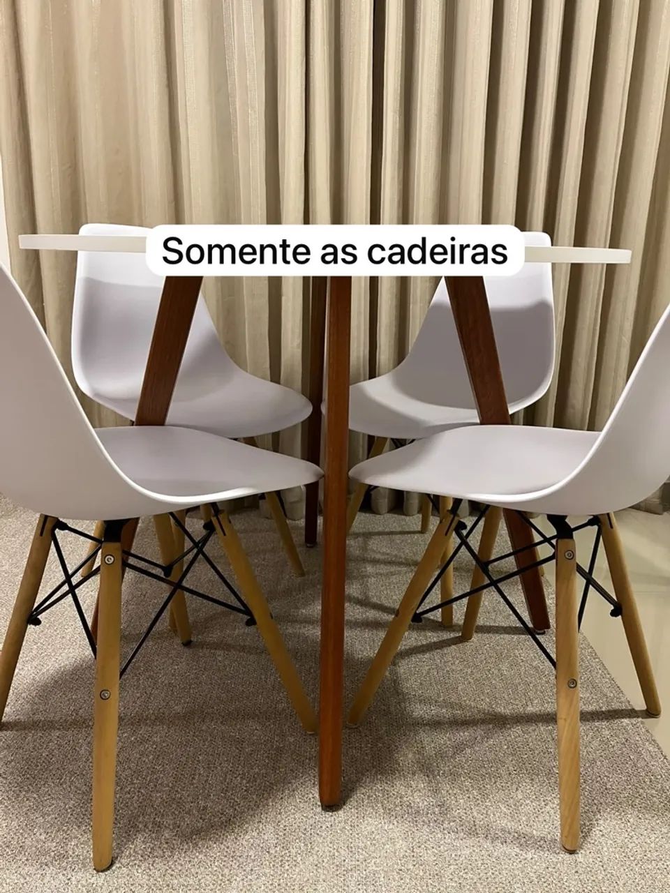 Jogo de 4 cadeiras Eiffel (Não acompanha a mesa)