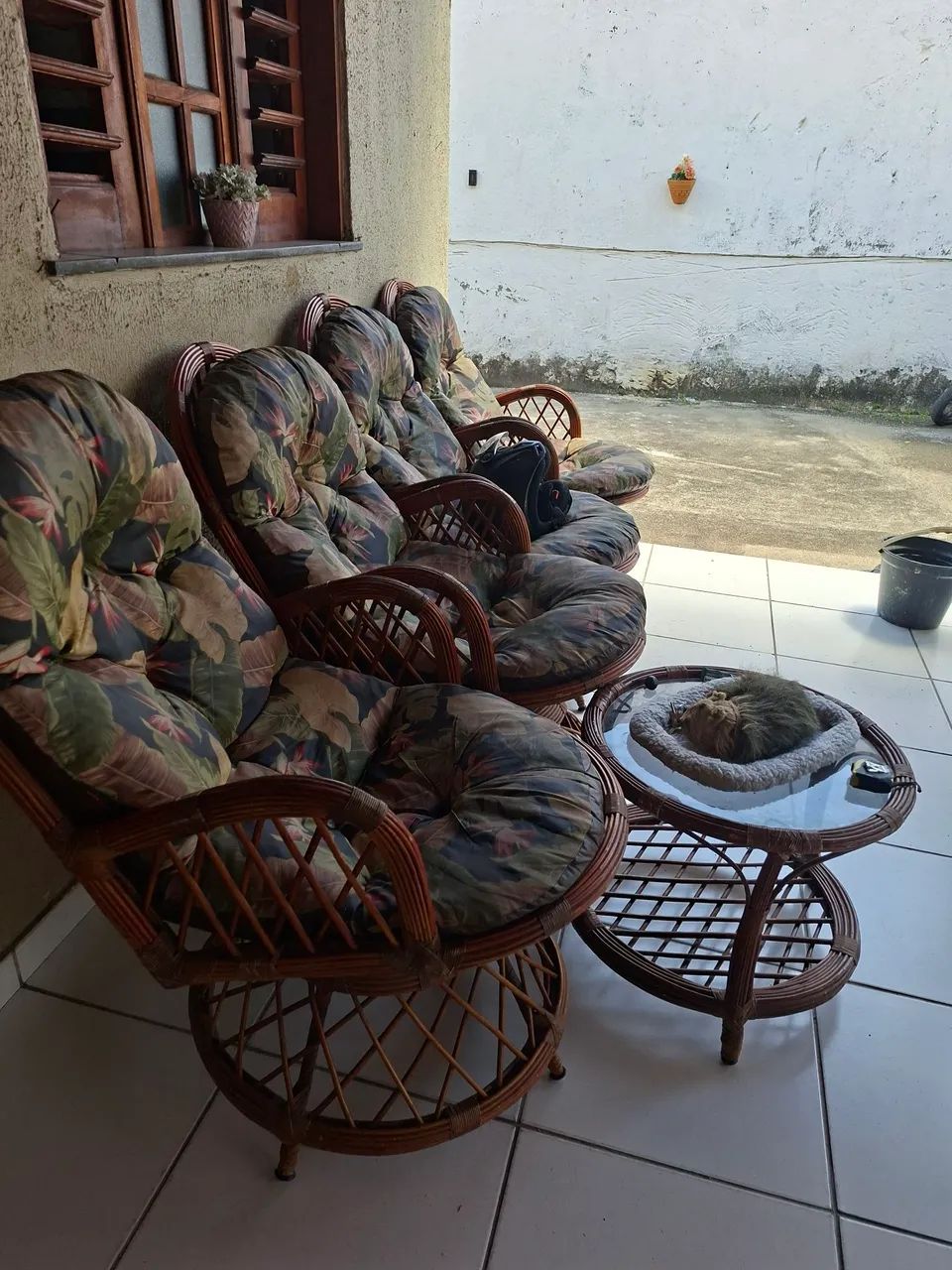 jogo de cadeira de área mais mesa de centro 