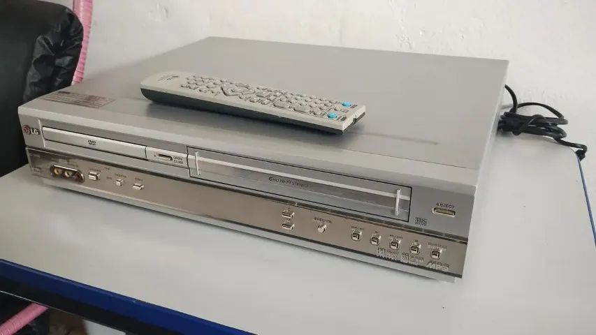  VÍDEO CASSETE E DVD LG DC-596B - Foto 2