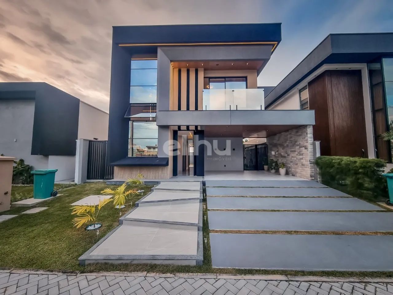 Casa porteira fechada no Cidade Alpha com 4 quartos à venda