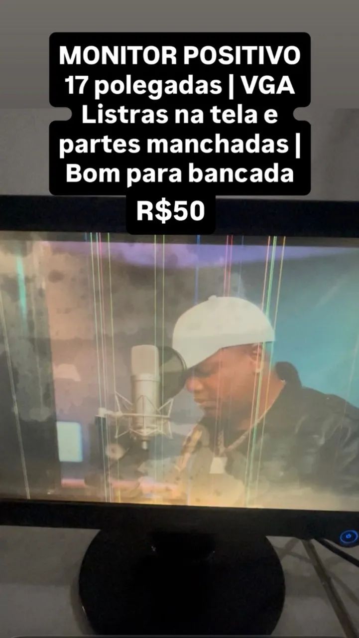 Monitor 17 com listras e manchas na tela 