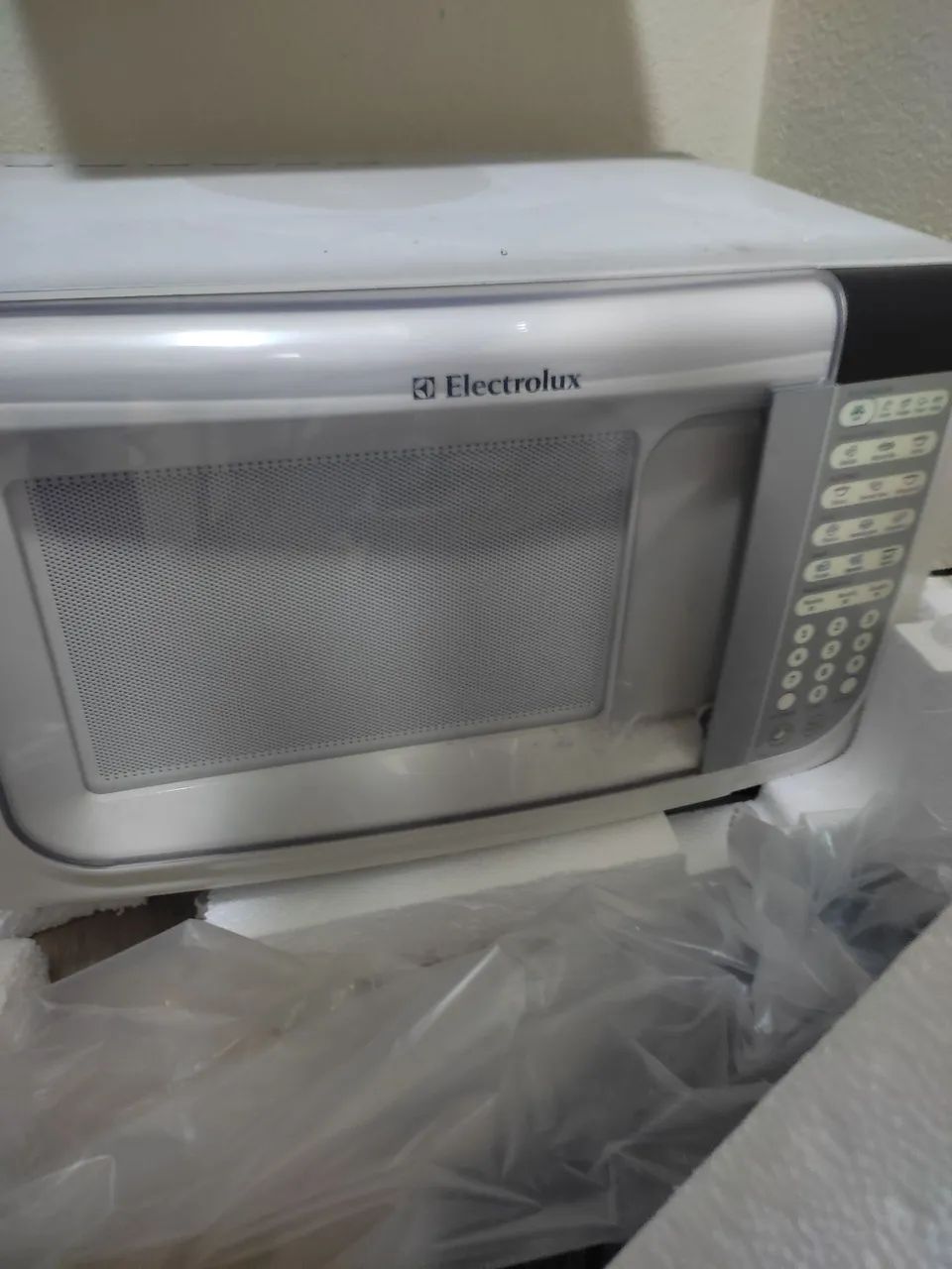 Vendo Microondas Eletrolux Usado