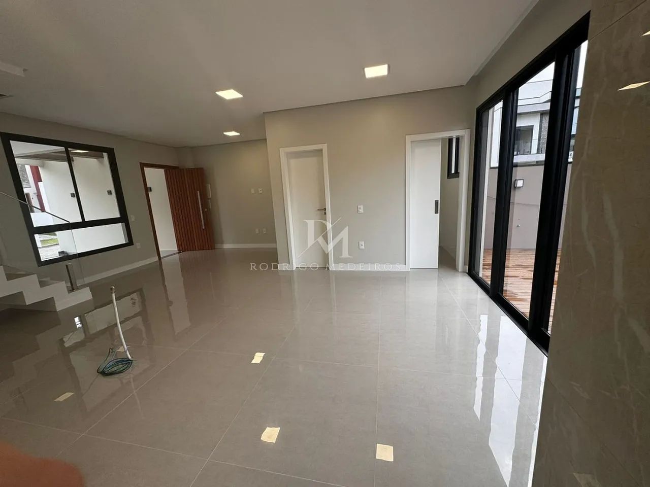 Casa com 3 quartos em condomínio com lazer e acabamento de alto padrão - Foto 2