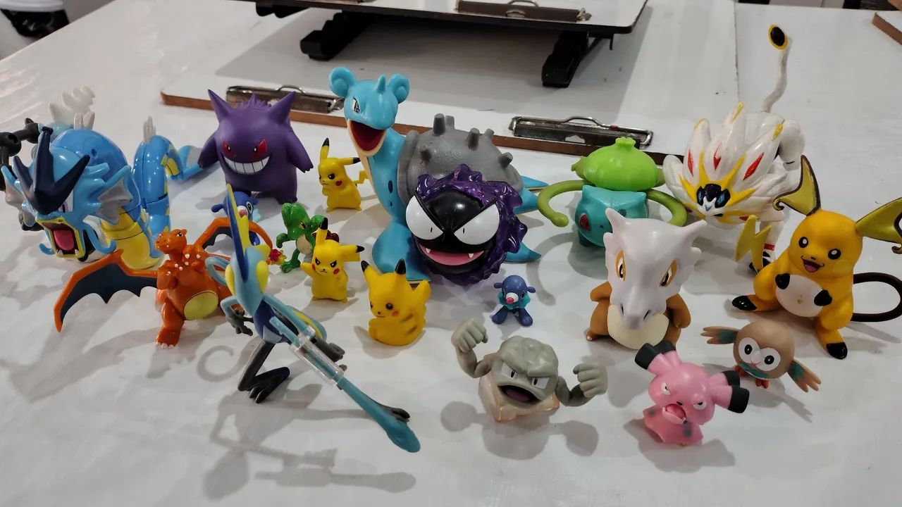 20 pokémons - diversas marcas - actions figures