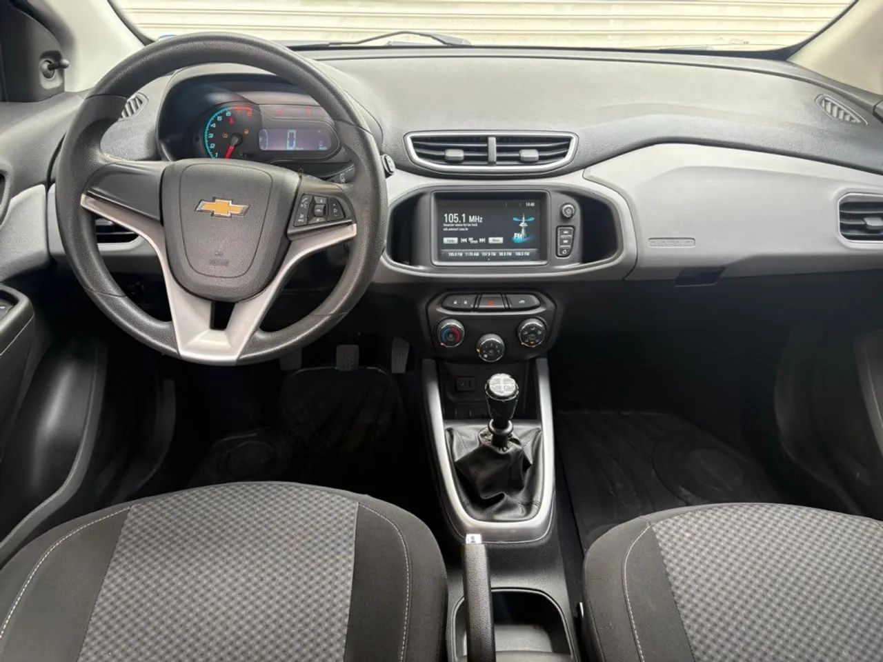 Chevrolet Onix Hatch LT 1.0 8V Flexpower 5P Mec. 2017 - Foto 7