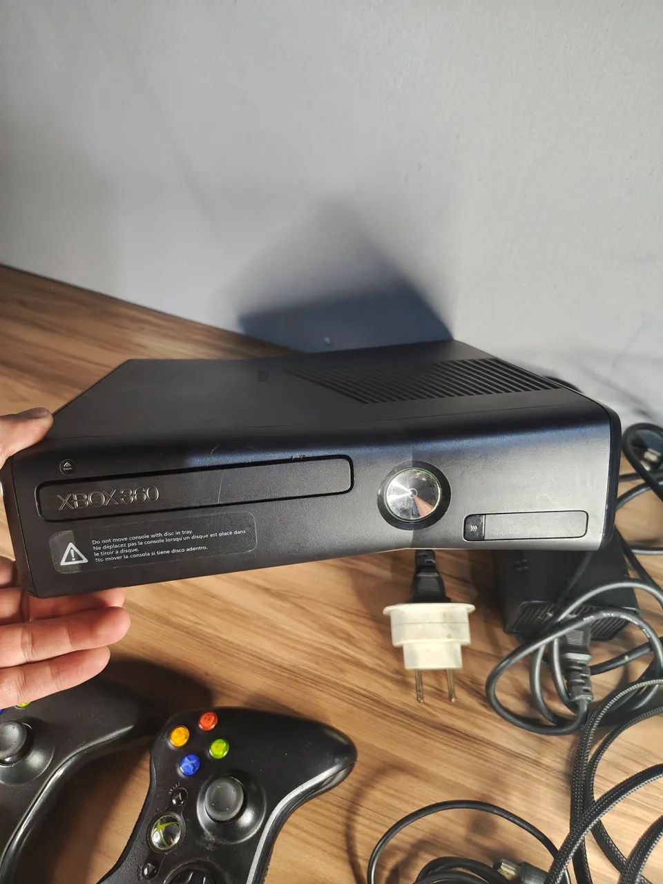 X box 360 com 2 contres e 16 jogos  - Foto 2