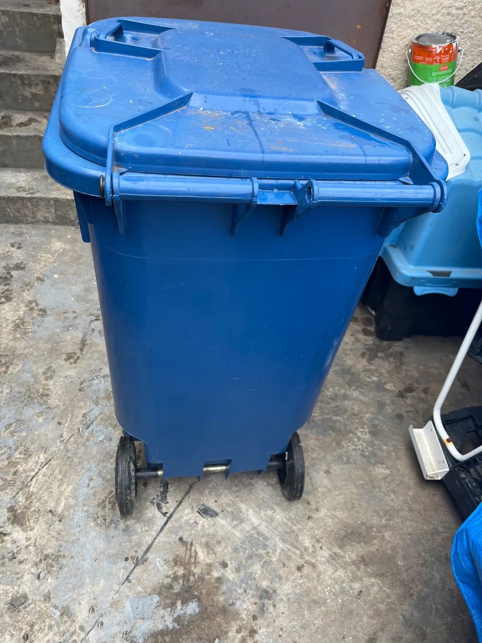 Vende se carrinho de lixo 240L - Foto 2
