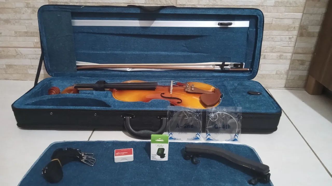 Violino 4/4 completo com acessórios, nunca antes usado