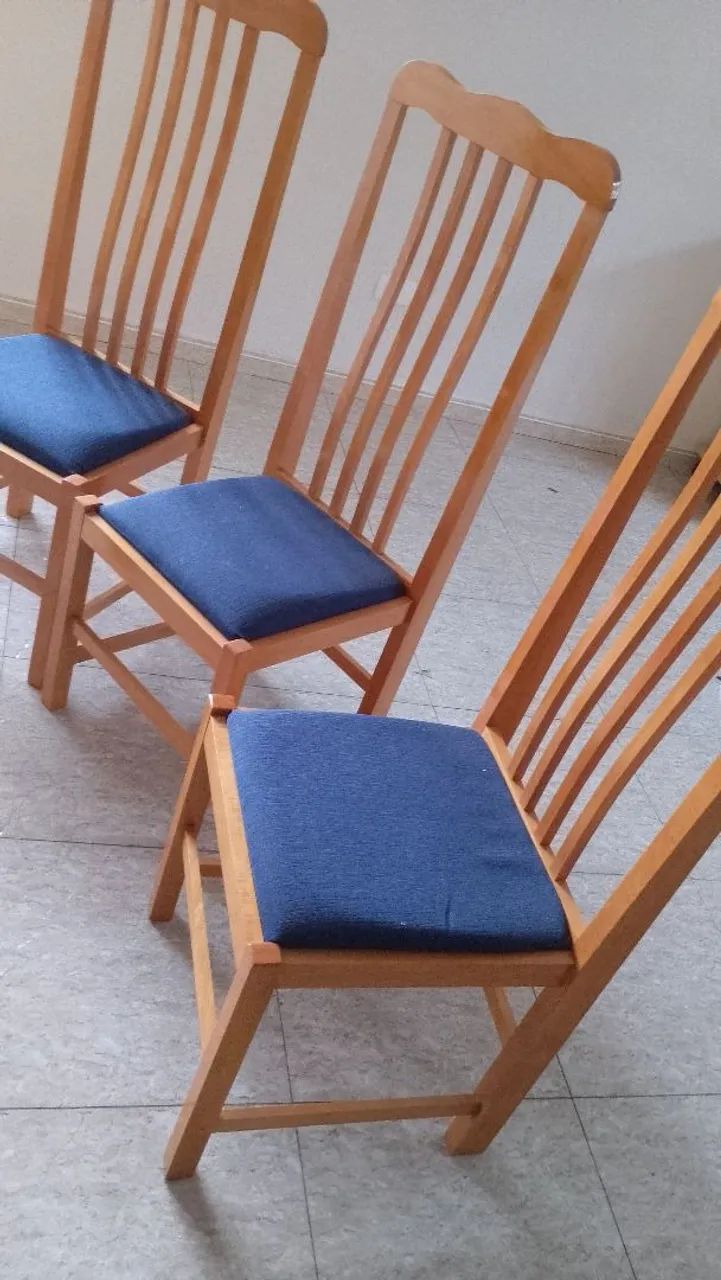 MESA COM 6 CADEIRAS 