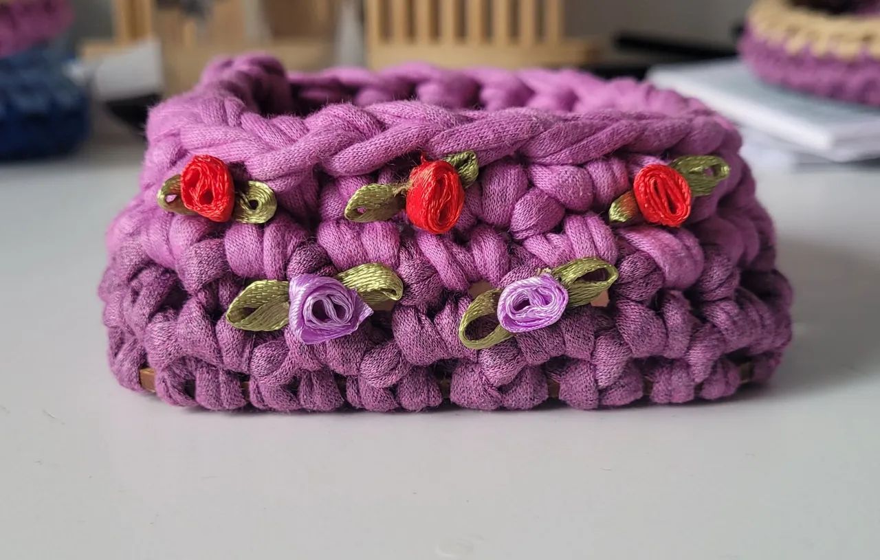 Mini porta treco roxo de crochê