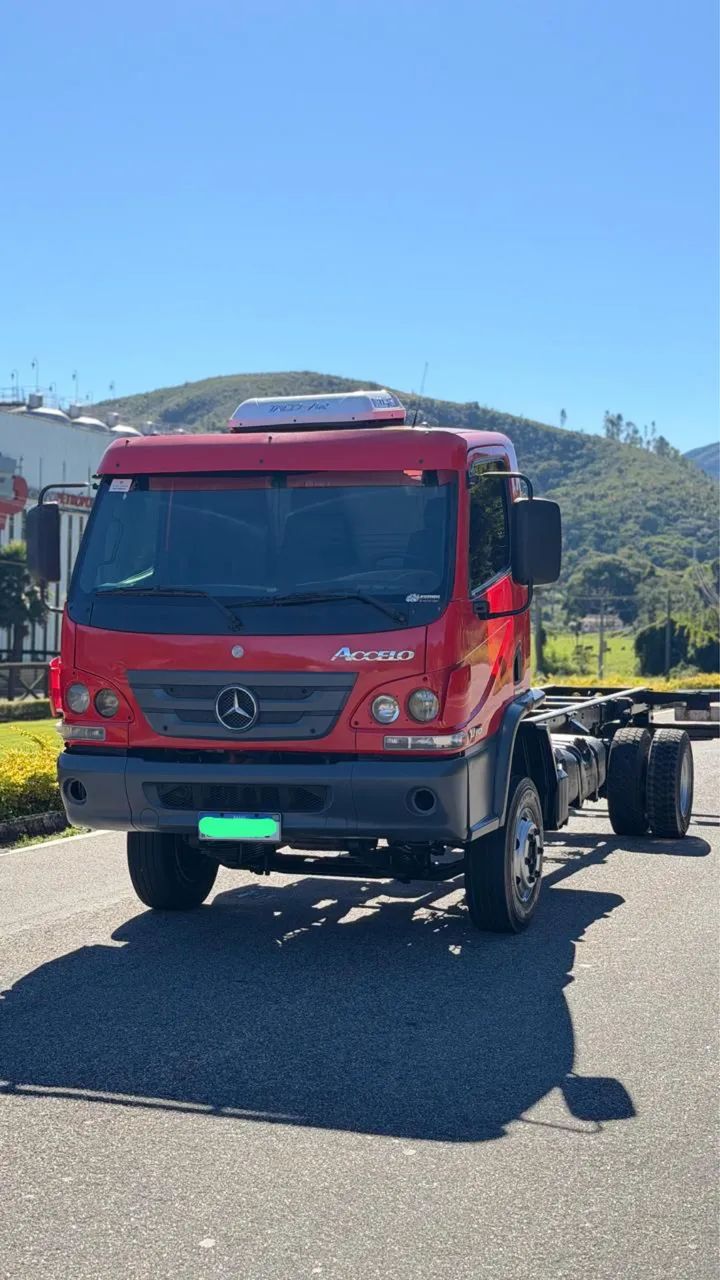 Accelo 1016 2015 no chassis 